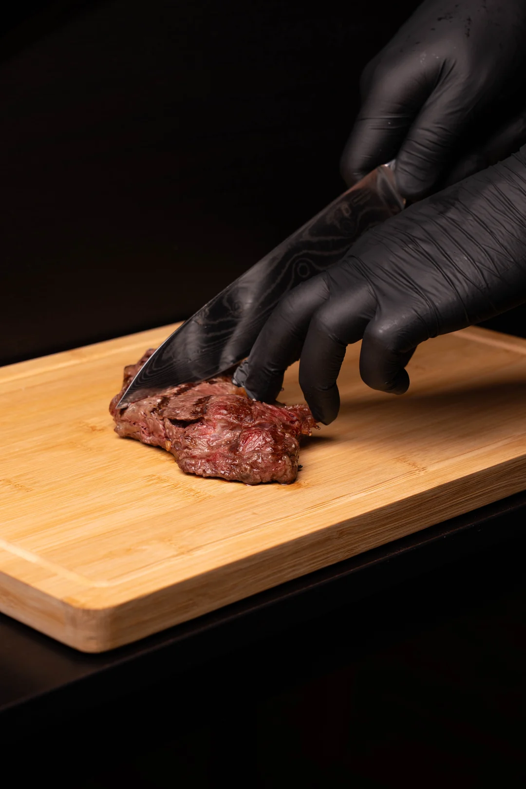 Corte del entrecot en cocina