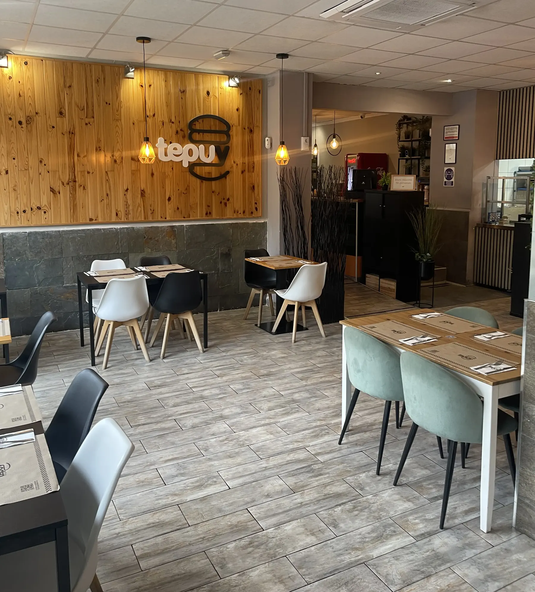Interior de Tepuy Burger Alicante Garbinet